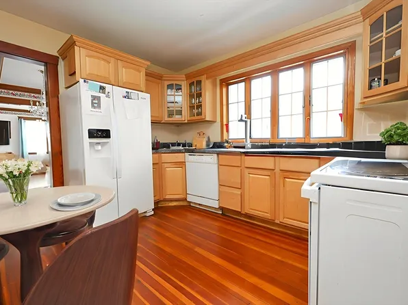 8 Verndale Rd #2, Milton, MA 02186