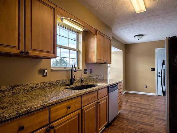 4th image of 2924 Bradford Way