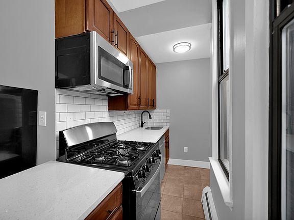 3rd image of 144 Bowers St APT 11