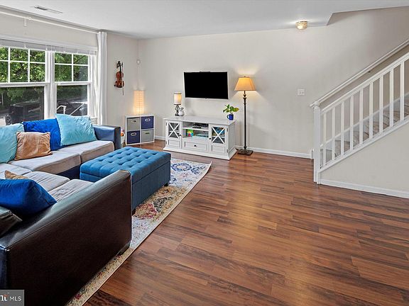 4th image of 3735 Palisades Dr