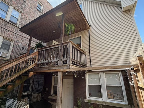 5th image of 2844 N Whipple St #R2