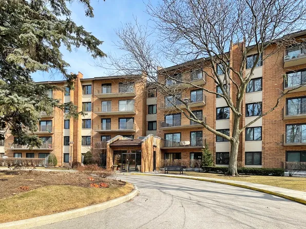 601 Lake Hinsdale Dr APT 204, Willowbrook, IL 60527