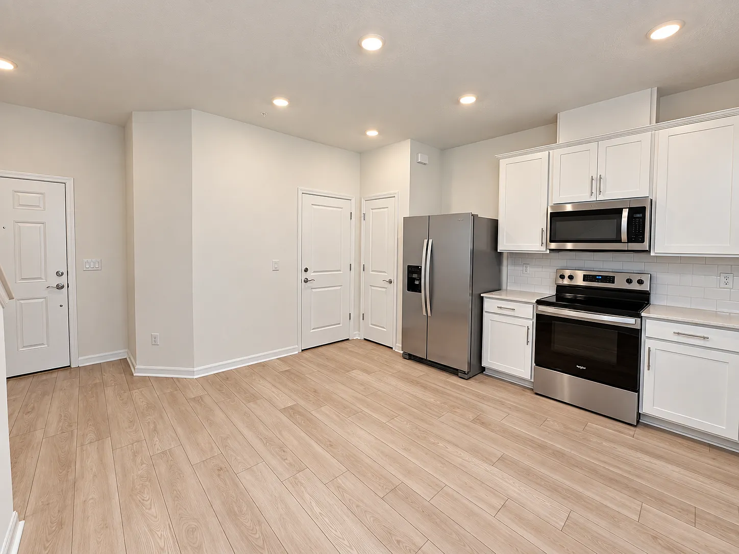 3 bed, 2.5 bath, $2,200 — Photo 2