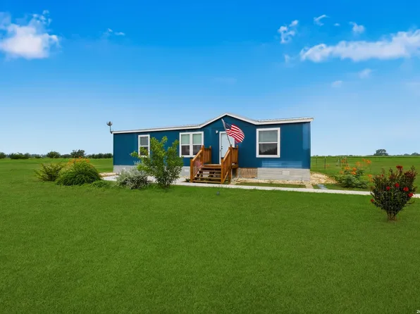 537 County Road 442, Hondo, TX 78861