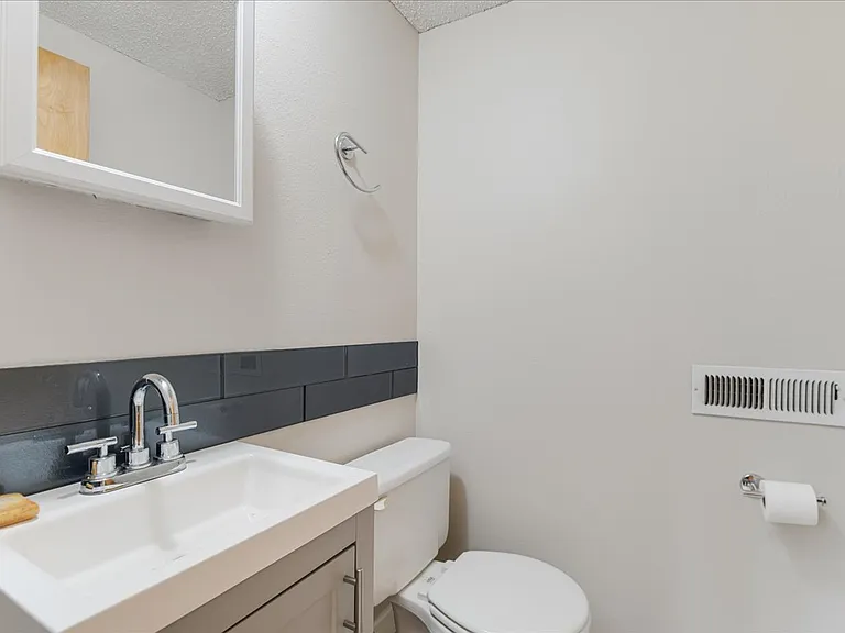 6935 SW Taylors Ferry Rd — Photo 34