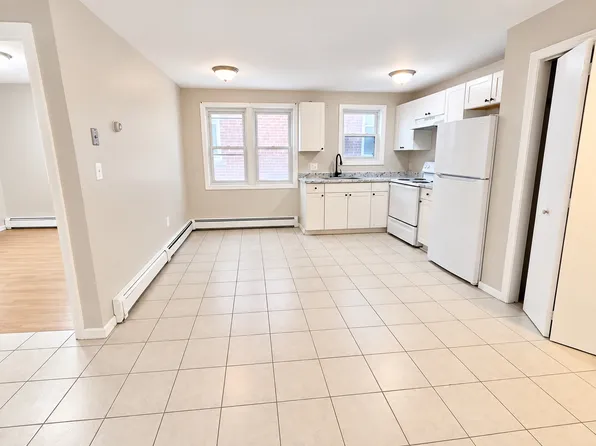 138 Franklin St APT 4, Lynn, MA 01902