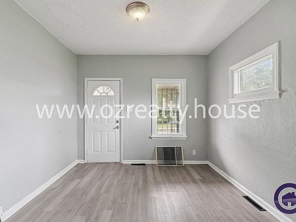 4th image of 207 Pulaski St