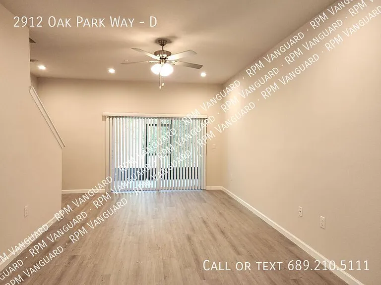 2912 Oak Park Way #D — Photo 8