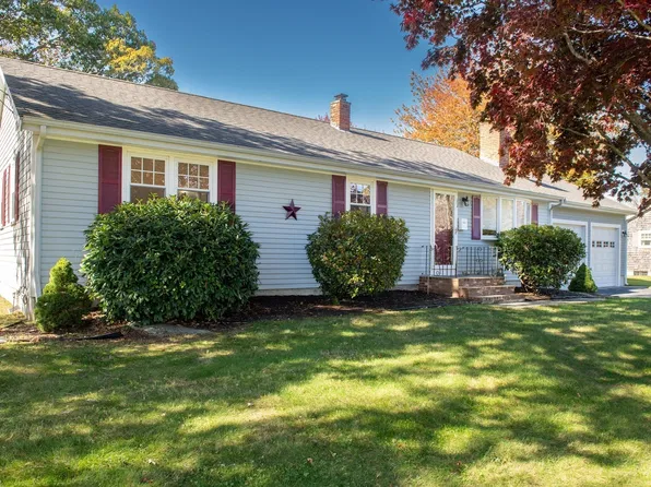 10 Brook Dr, Fairhaven, MA 02719