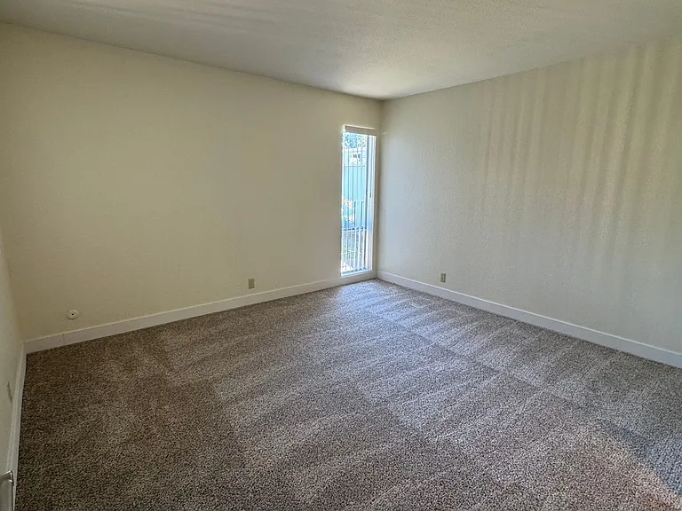 2950 Portage Bay — Photo 34