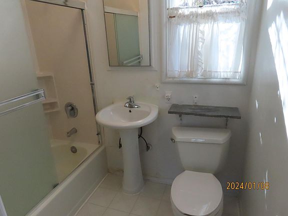 3rd image of 872 Acacia Ave