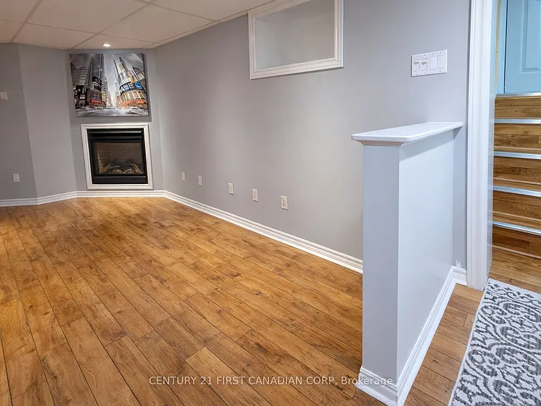568 Creston Ave #LOWER — Photo 4