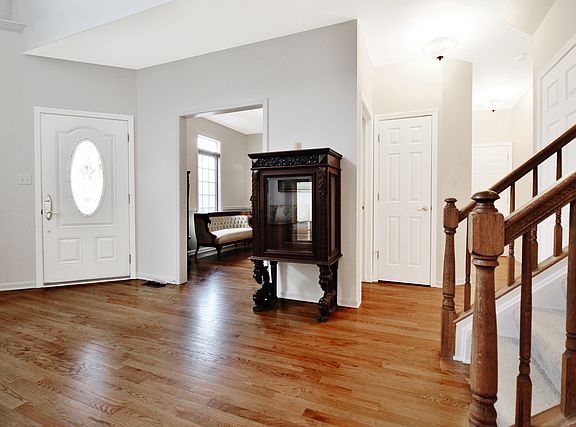 2nd image of 1302 Queen Ann Ln