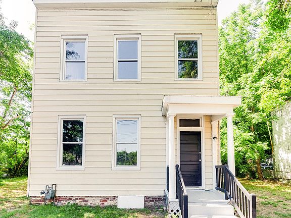 2nd image of 1021 Goddin St