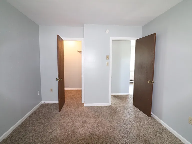 244 Colonial Dr — Photo 15