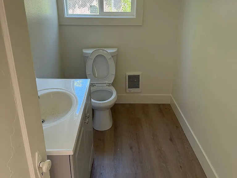 330 Howard Ave — Photo 27