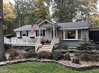 110 Raven Ct, Dingmans Ferry, PA 18328