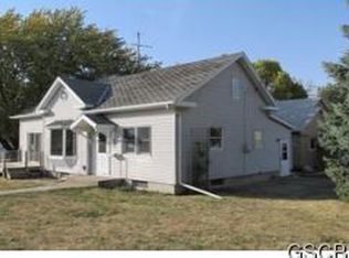 1007 E 3rd St, Hull, IA 51239