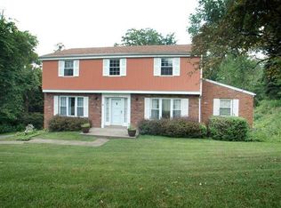 1022 Marathon Dr, Pittsburgh, PA 15235