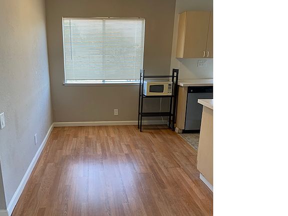 4th image of 1387 McQuesten Dr APT D