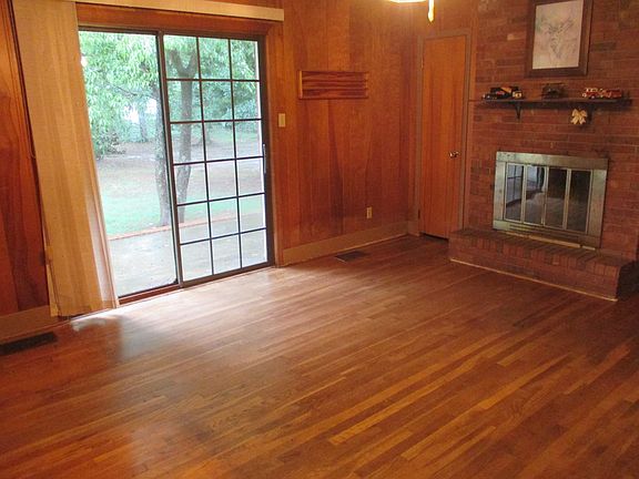 Great Rm with fireplace