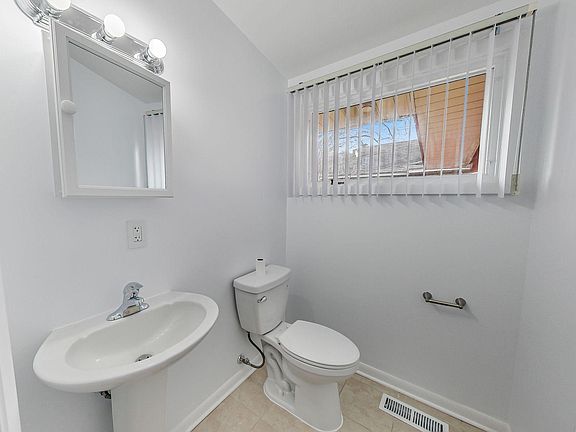 3rd image of 8109 Karlov Ave