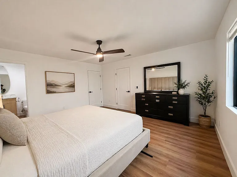 2822 1/2 Waverly Dr — Photo 16