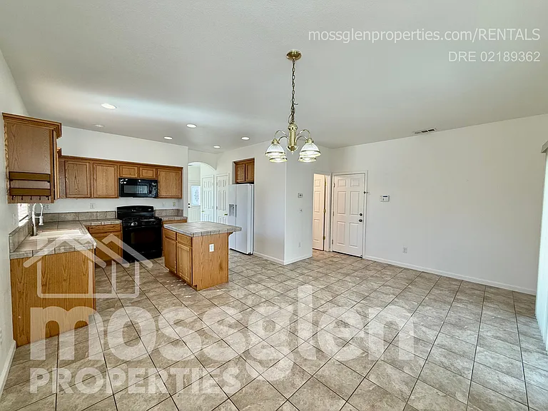 141 Chelwood Ln — Photo 7
