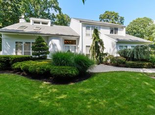 21 Weeping Cherry Ln, Commack, NY 11725