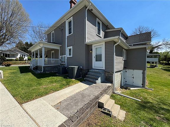5th image of 502 Spring St