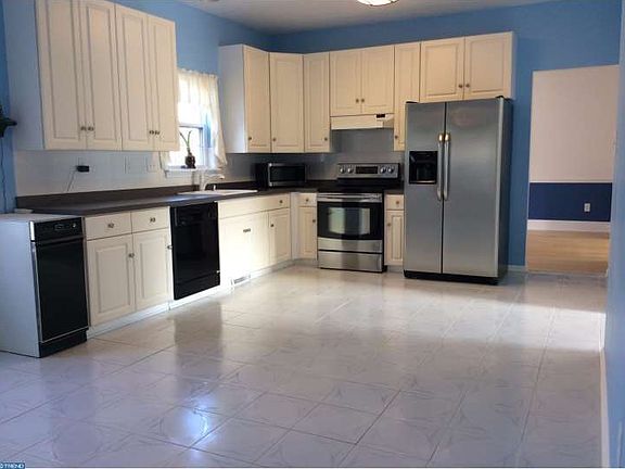 4th image of 207 Ernest Dr