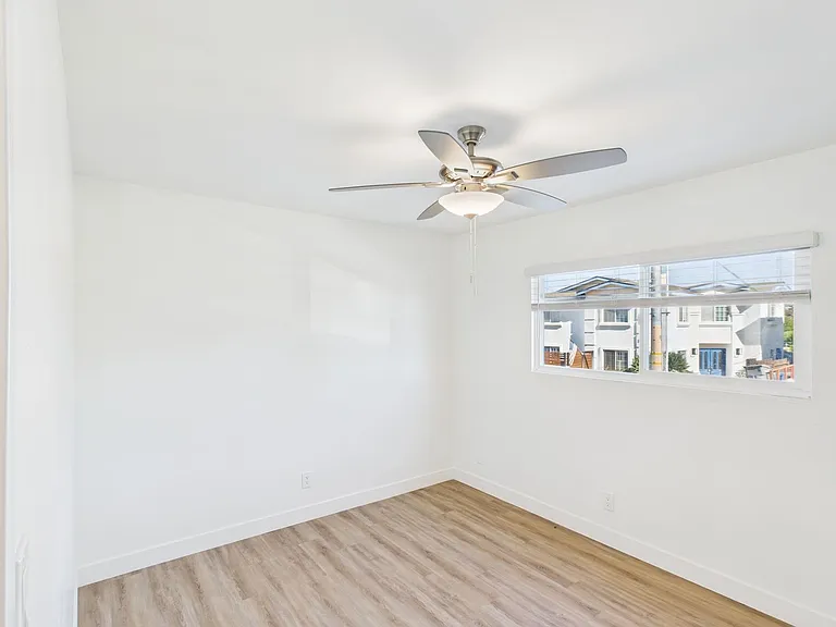 330 W I St — Photo 29