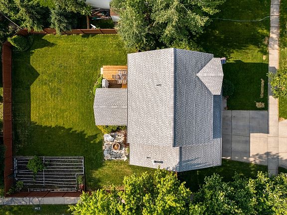3rd image of 1218 Woodland Dr