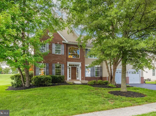 5008 Woodgate Ln, Collegeville, PA 19426