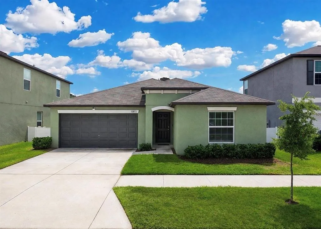 4 bed, 2.0 bath, 1935 sqft, $2,550 — Photo 1