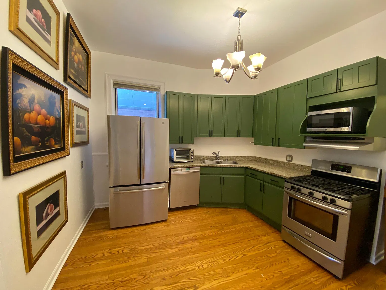 6 bed, 2100 sqft, $8,000 — Photo 4