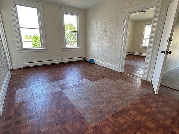 5th image of 209 Watchung Ave Floor 1
