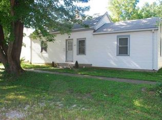 409 E Schuetz St, Lebanon, IL 62254