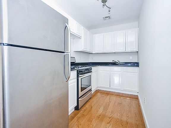 3rd image of 230 Troutman St #3F
