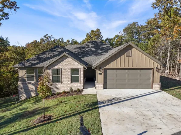 8 Topcliffe Ln, Bella Vista, AR 72715
