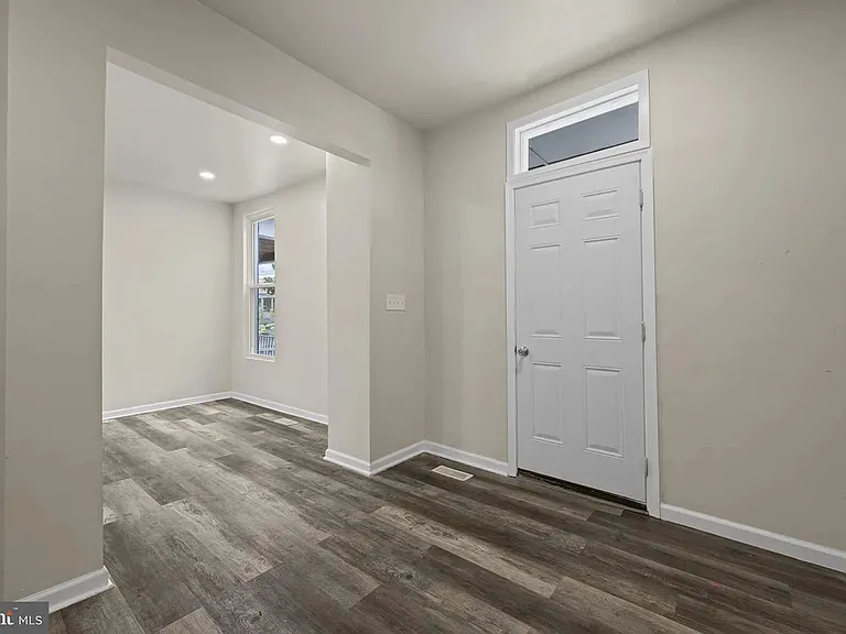 3030 Windsor Ave — Photo 12