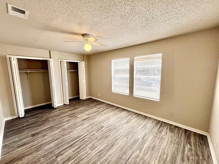 1211 Churing Dr — Photo 12