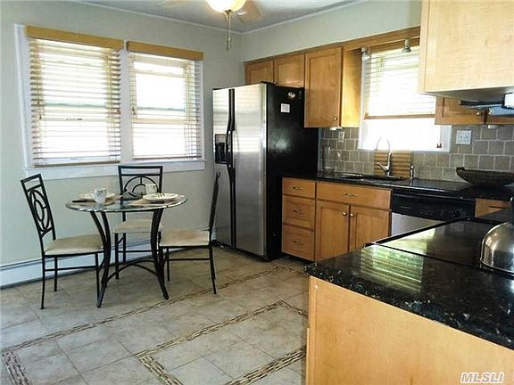 3rd image of 11 Laurel Ave