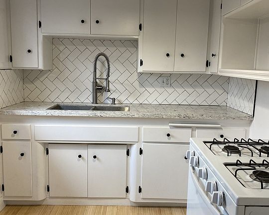 5th image of 320 N Crescent Dr APT 3