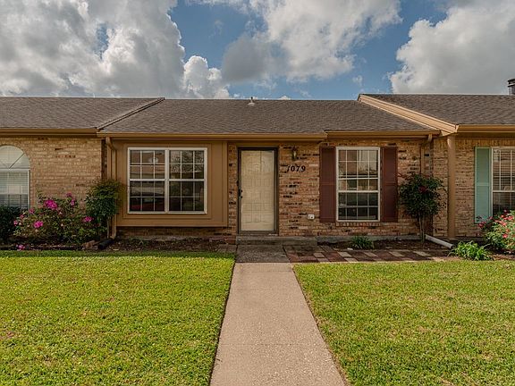 3rd image of 1079 Sunmeadow Dr
