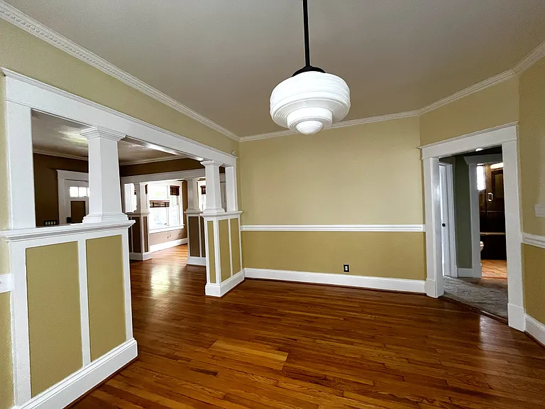 917 Gates Ave — Photo 8