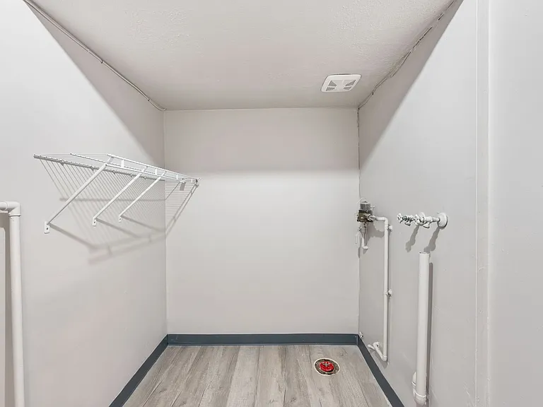 Village Square Townhomes — Photo 29