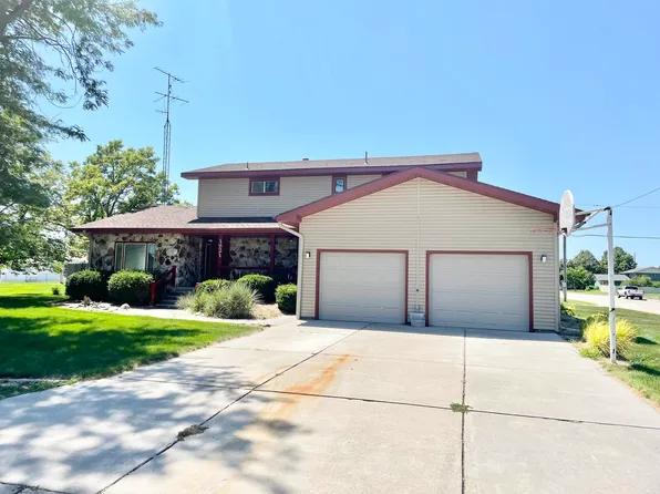 1821 Papio Ln, Cozad, NE 69130