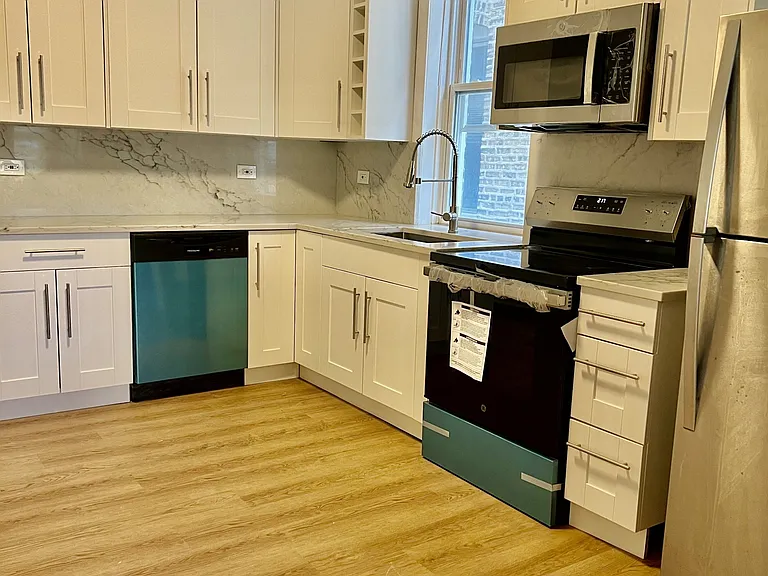 4242 N Damen Ave #1 — Photo 4