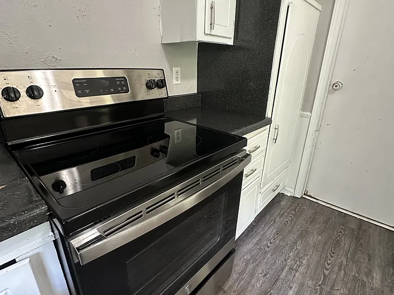 605 Lloyd Ave — Photo 8